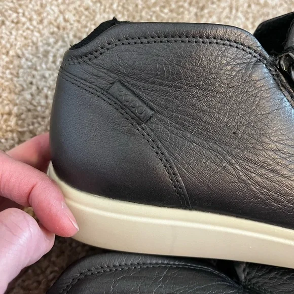Ecco Soft 7 Metallic Black Leather Side Zip Bootie - Picture 8 of 11